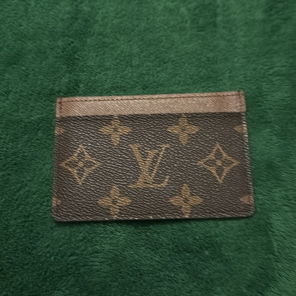Card holder for 3 credit cards. - Picture 2 of 2
